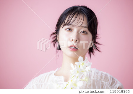 美人形象女性肖像粉紅背景 美人形象女性肖像粉紅背景 119919565