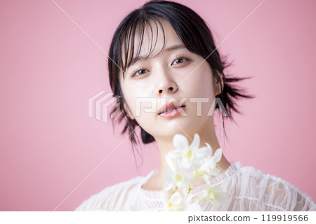 美人形象女性肖像粉紅背景 美人形象女性肖像粉紅背景 119919566