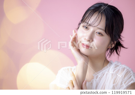 Beauty image: Female portrait, pink background 119919571