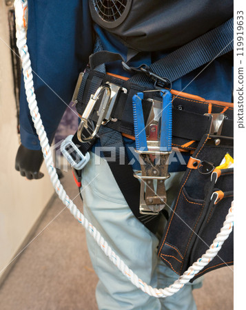 Vest-style air-conditioning suit and tool belt 119919633