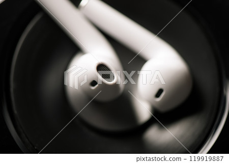 wireless earbuds for smartphone 119919887