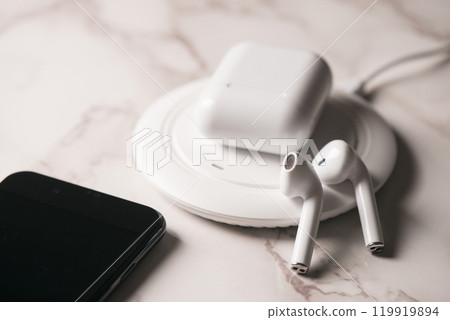 wireless earbuds for smartphone 119919894