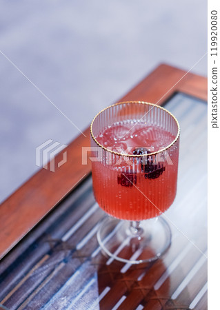 紅色雞尾酒可愛又時尚 119920080