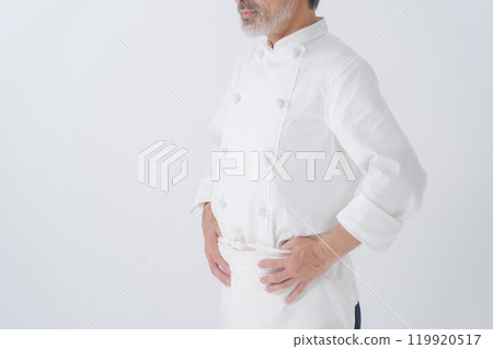 一個穿著廚師服的男人的部分切割 一個穿著廚師服的男人的部分切割 119920517