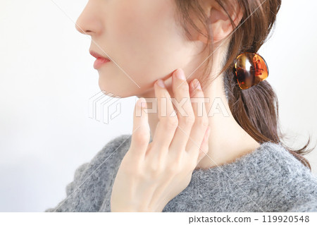 女人的側臉線條 119920548