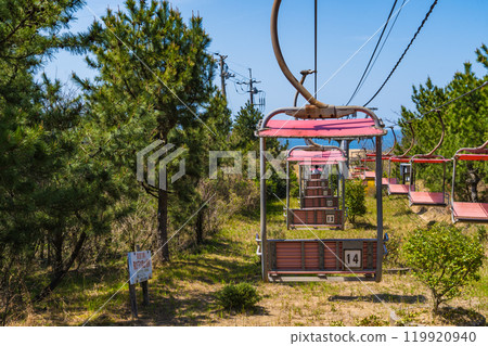 A view of the lift heading to the Tottori Sand Dunes A view of the lift heading to the Tottori Sand Dunes 119920940