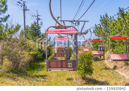 A view of the lift heading to the Tottori Sand Dunes 119920942