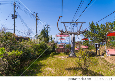 A view of the lift heading to the Tottori Sand Dunes 119920943