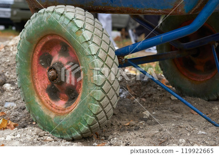 Wheel of a metal construction wheelbarrow. road repair 119922665