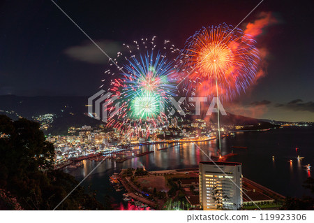<Shizuoka Prefecture> Atami Fireworks Festival - Night view overlooking the city of Atami 119923306