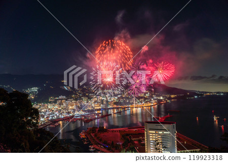 [靜岡縣]熱海煙火大會/俯瞰熱海市的夜景 119923318