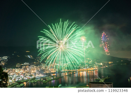 [靜岡縣]熱海煙火大會/俯瞰熱海市的夜景 119923346