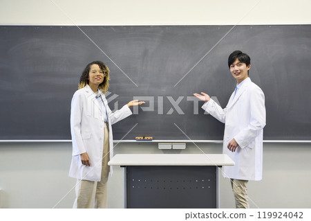 Multinational group giving a lecture in a classroom 119924042