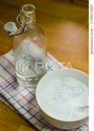 glass bottle with vinegar and bowl with solution of vinegar, soda and soap. High quality photo 119925807