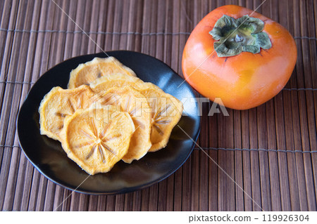 Dried persimmon slices Dried persimmon slices 119926304