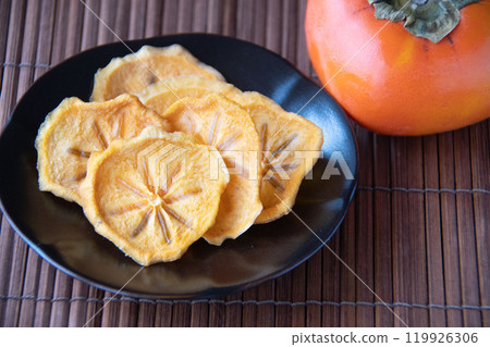 Dried persimmon slices 119926306