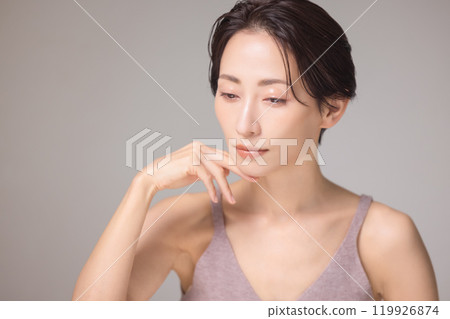 Women's beauty image 119926874