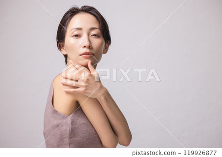 Women's beauty image 119926877