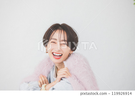 A woman with a smile 119926914