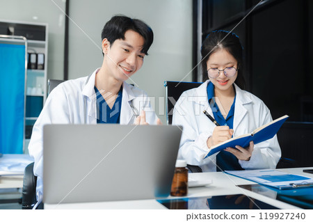 Medical students use labs to search for information for exam preparation. 119927240