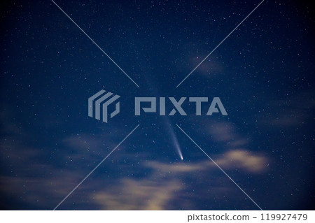 從山中湖眺望志金山和阿特拉斯彗星（山梨縣） 119927479