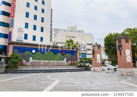 Seoul, Insadong, Irwolohbong tile painting Seoul, Insadong, Irwolohbong tile painting 119927585
