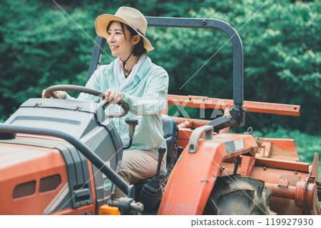 Woman driving a tractor 119927930