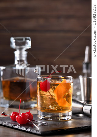 Cocktail Old Fashioned 119928218