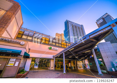 View of the cityscape of Yokohama, Japan, including the south ticket gate (west exit) of Sakuragicho Station. Noge Chikamichi side… View of the cityscape of Yokohama, Japan, including the south ticket gate (west exit) of Sakuragicho Station. Noge Chikamichi side… 119928247