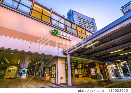 View of the cityscape of Yokohama, Japan, including the south ticket gate (west exit) of Sakuragicho Station. Noge Chikamichi side… View of the cityscape of Yokohama, Japan, including the south ticket gate (west exit) of Sakuragicho Station. Noge Chikamichi side… 119928250