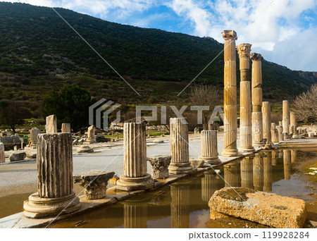 Ruins of the ancient city of Ephesus, located on the territory of Turkey 119928284