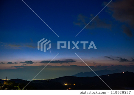 View of Comet Shikinzan, Atlas, and the International Space Station from Mount Taikanzan (Kanagawa Prefecture) View of Comet Shikinzan, Atlas, and the International Space Station from Mount Taikanzan (Kanagawa Prefecture) 119929537