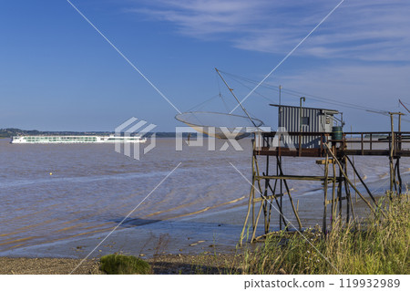 Traditional fishing hut on river Gironde, Bordeaux, Aquitaine, France Traditional fishing hut on river Gironde, Bordeaux, Aquitaine, France 119932989