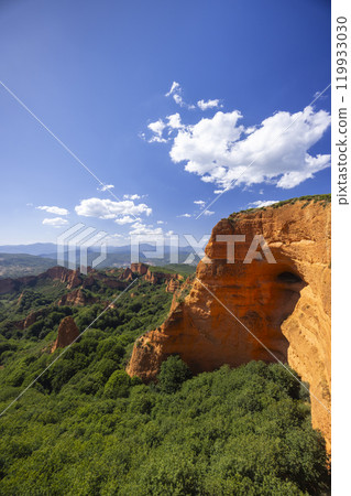 Las Medulas (Monumento Natural de Las Medulas), Roman gold-mining site near Ponferrada, UNESCO world heritage site, Castile and Leon, Spain Las Medulas (Monumento Natural de Las Medulas), Roman gold-mining site near Ponferrada, UNESCO world heritage site, Castile and Leon, Spain 119933030