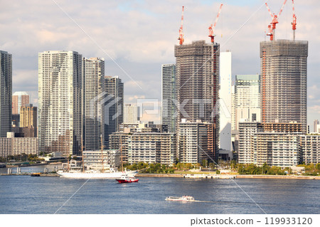 Scenery and boats seen from Rainbow Bridge 119933120