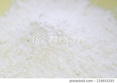 碗中煎餅混合物的圖像（照片） 119933285