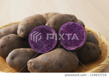 A pile of Shadow Queen 119933719