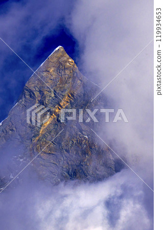 Machapuchare Holy Mountain, Himalaya 119934653