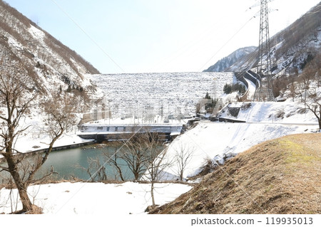 Miboro Dam / Winter [Shirakawa Village, Ono District, Gifu Prefecture] 119935013