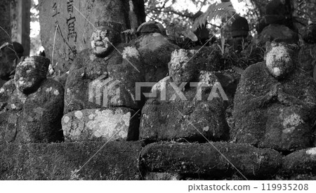 富吉寺院內的單色老石佛 富吉寺院內的單色老石佛 119935208