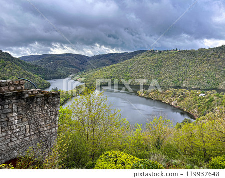 Beautiful scenery on the Loire. North of France 119937648