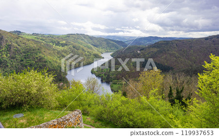 Beautiful scenery on the Loire. North of France 119937653