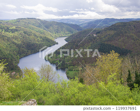 Beautiful scenery on the Loire. North of France Beautiful scenery on the Loire. North of France 119937691