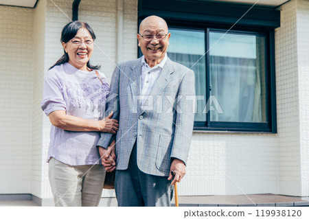 Cuddling senior couple Cuddling senior couple 119938120