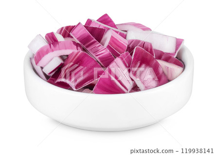 Red onion slices in ceramic bowl isolated on a white background 119938141