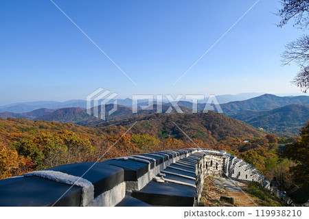 World Heritage Site/Namhansanseong Fortress: Mountain range seen from the eastern wall [Korea/Gyeonggi-do] 119938210