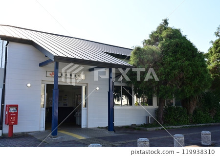 Nishikozakai Station (in front of the Tokaido Main Line station) 119938310