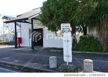 Nishikozakai Station (in front of the Tokaido Main Line station) Nishikozakai Station (in front of the Tokaido Main Line station) 119938354