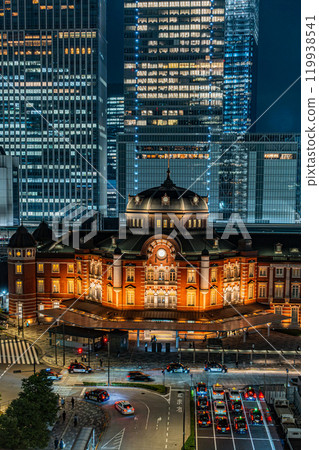 Night view of Tokyo Station and Marunouchi 119938541