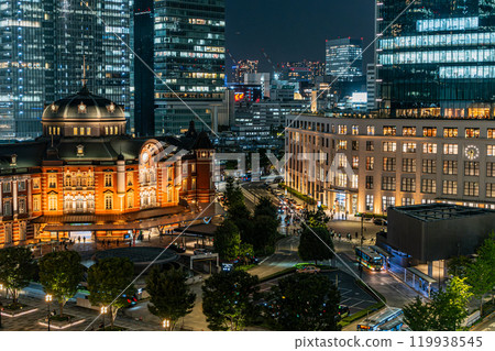 Night view of Tokyo Station and Marunouchi 119938545